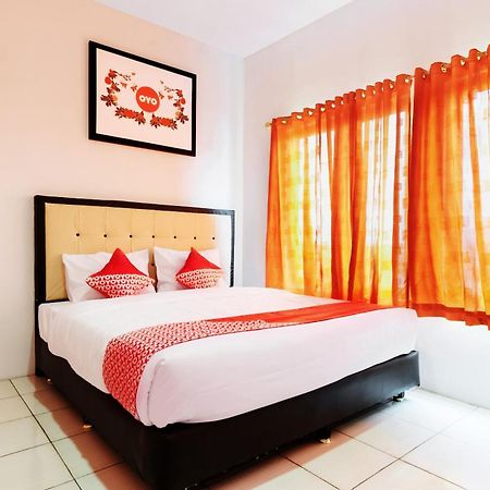 Oyo 622 Bakti Homestay Медан Екстериор снимка
