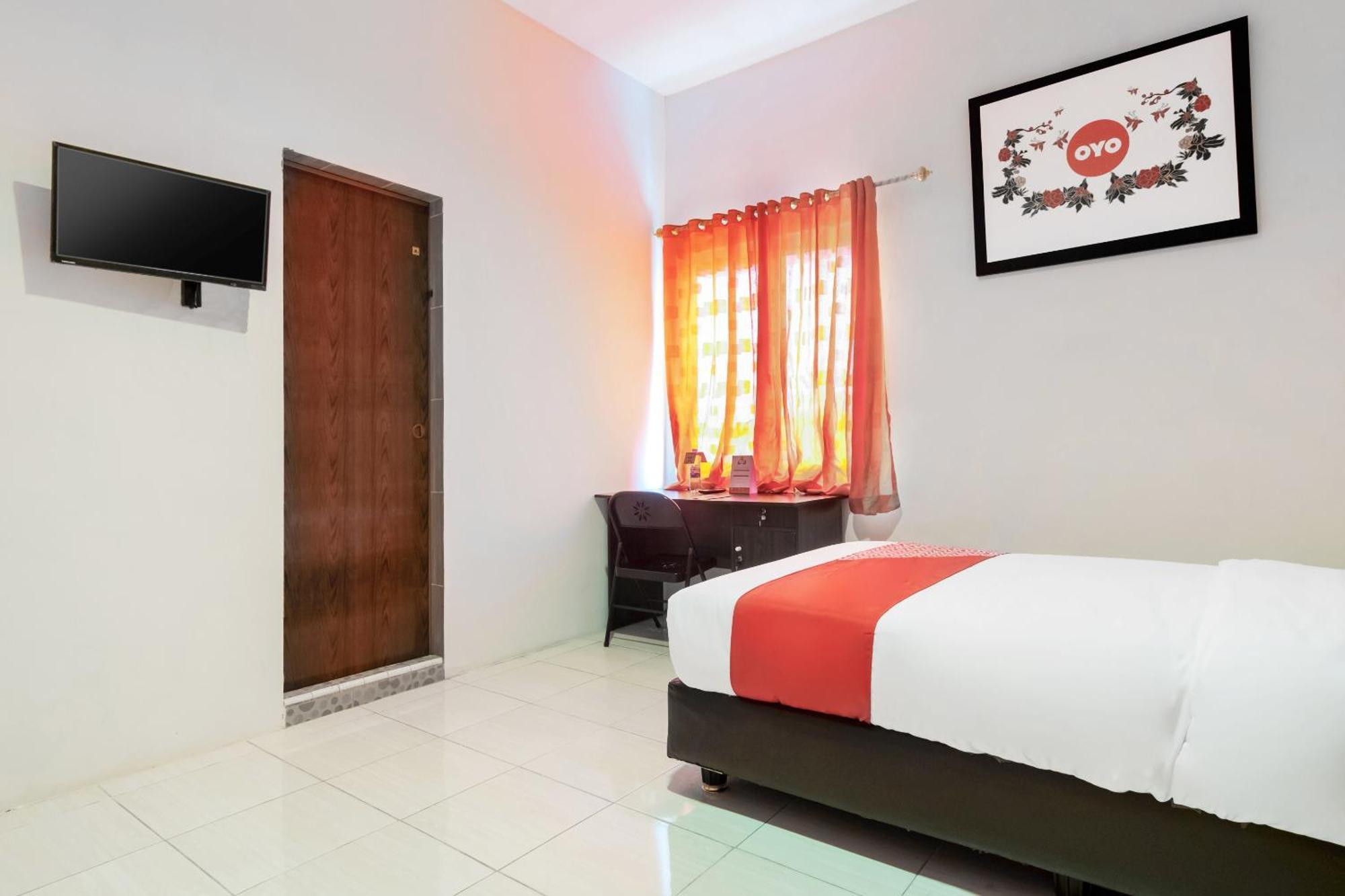 Oyo 622 Bakti Homestay Медан Екстериор снимка