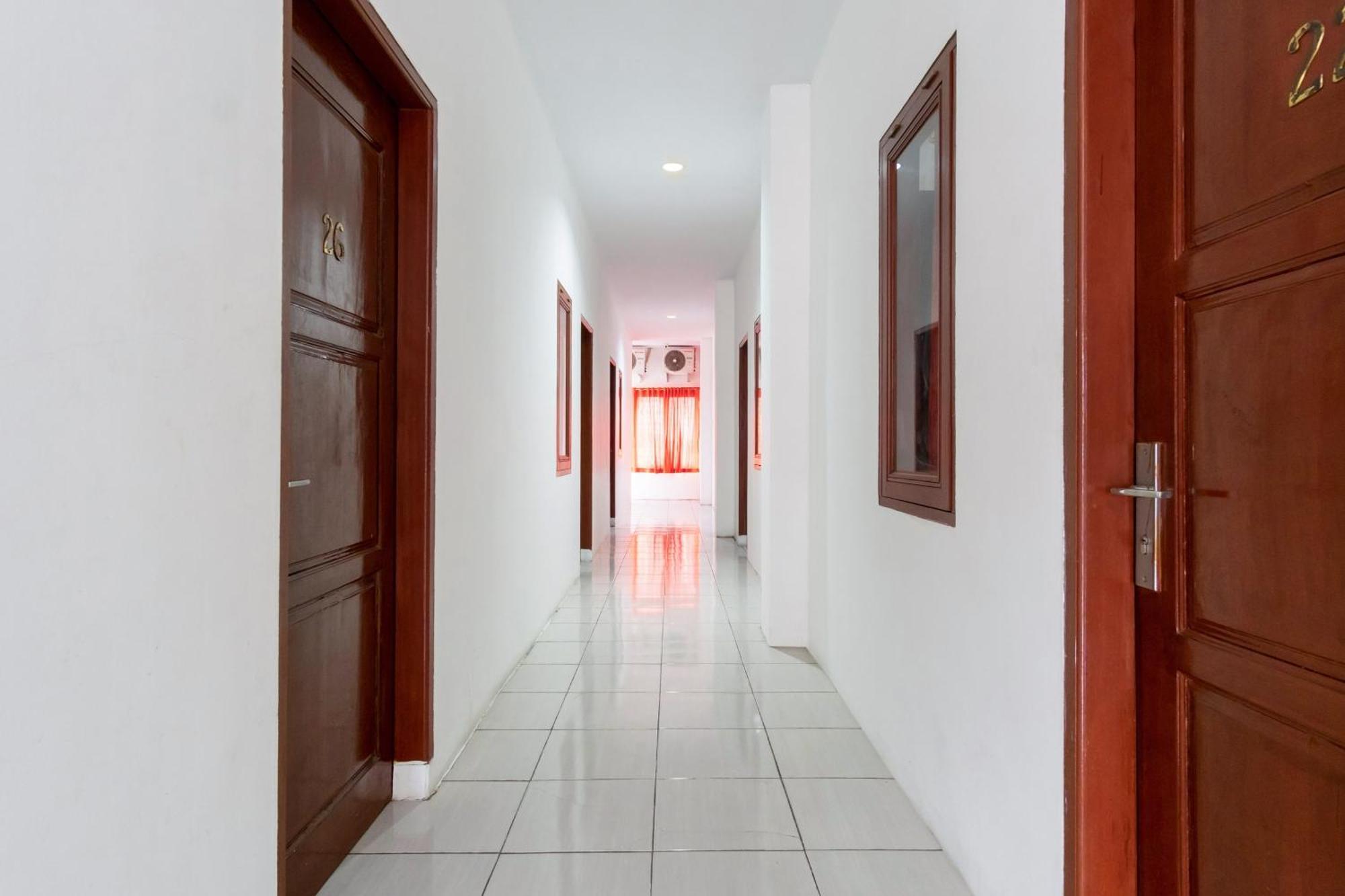 Oyo 622 Bakti Homestay Медан Екстериор снимка