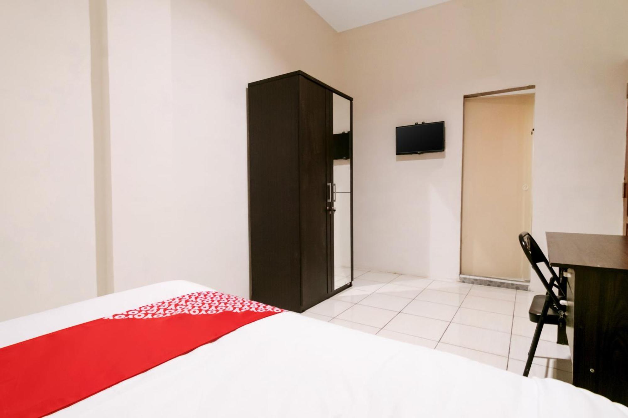 Oyo 622 Bakti Homestay Медан Екстериор снимка