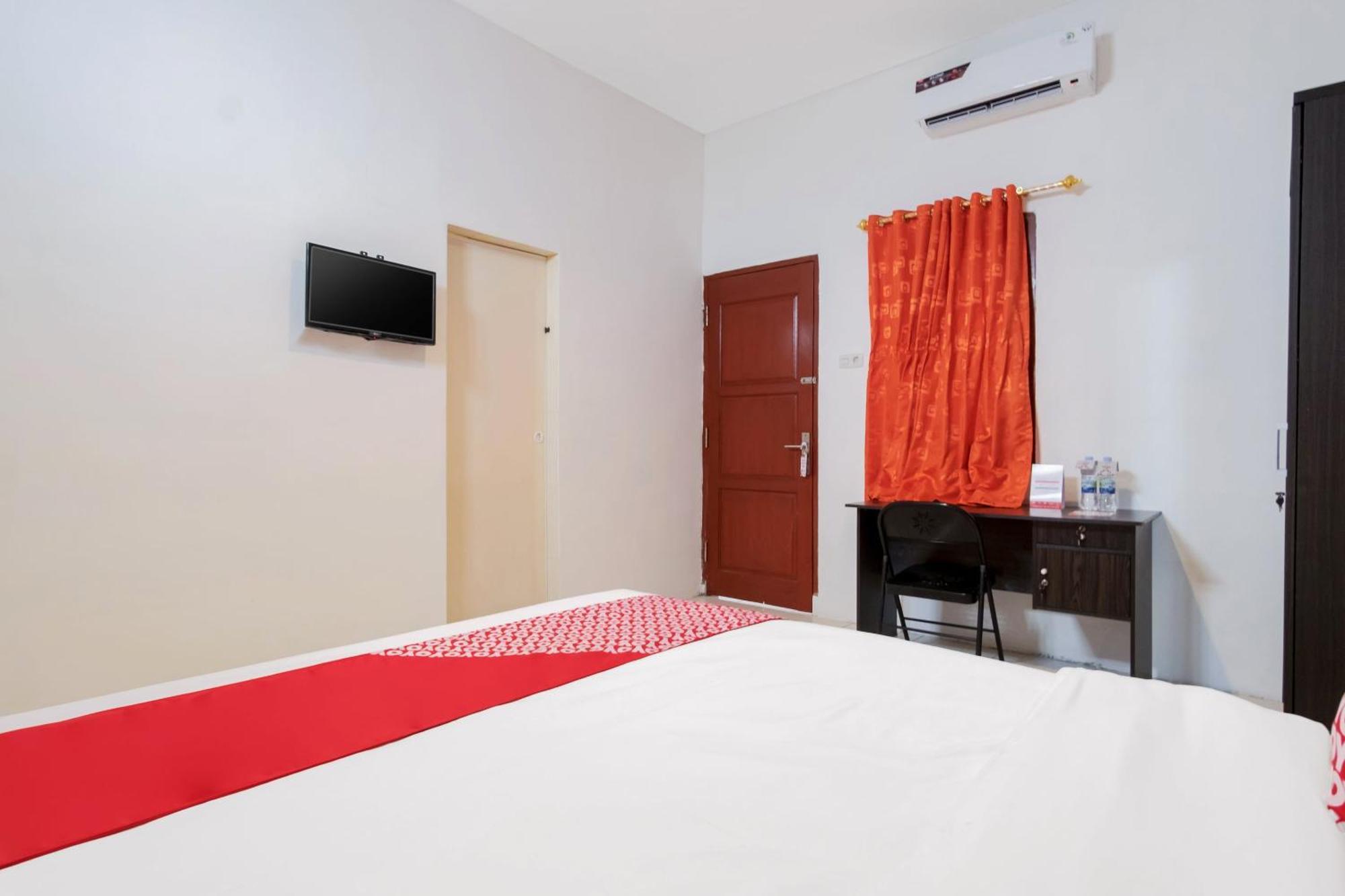 Oyo 622 Bakti Homestay Медан Екстериор снимка