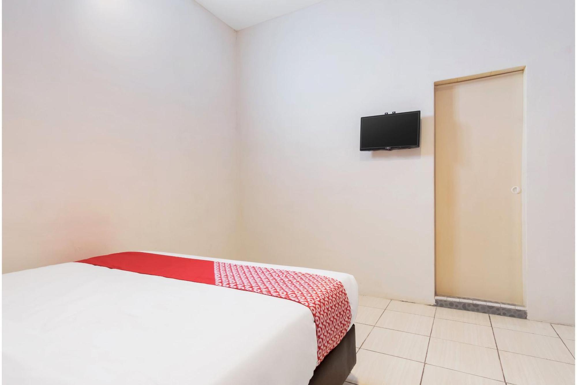 Oyo 622 Bakti Homestay Медан Екстериор снимка