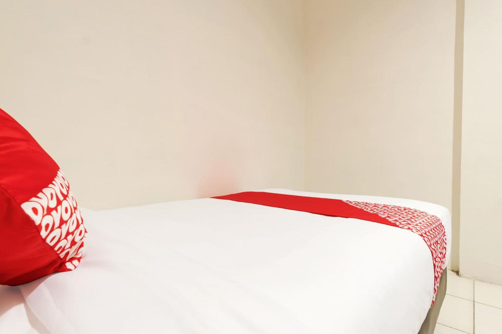 Oyo 622 Bakti Homestay Медан Екстериор снимка